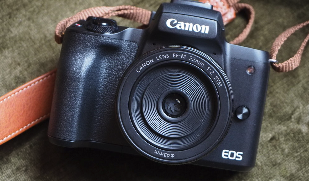 التقط لحظاتك بدقة مع كاميرة Canon EOS M50I