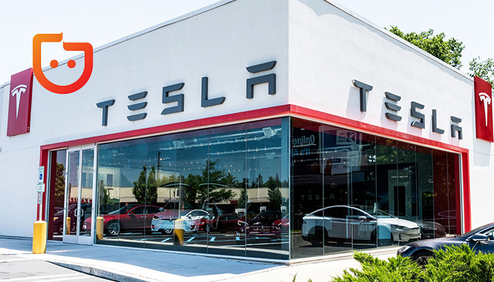 Tesla تعلن عن عزمها إغلاق متاجر وتحويل مبيعاتها إلى الإنترنت فقط