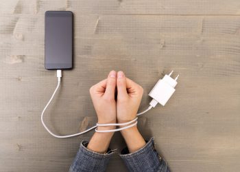 نصائح للتخلص من إدمان الهواتف الذكية ! | Tech Gigz - تيك كيكز