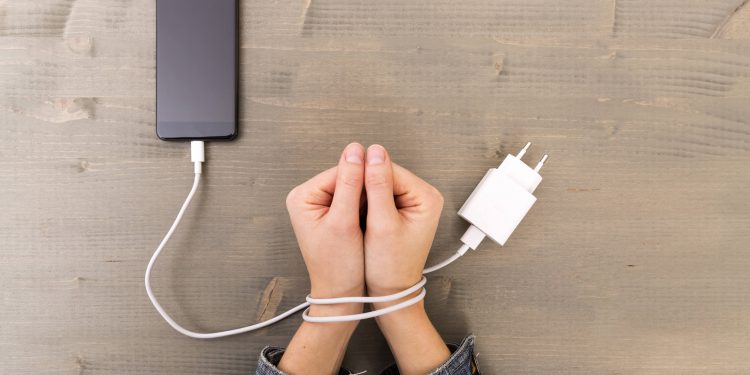 نصائح للتخلص من إدمان الهواتف الذكية ! | Tech Gigz - تيك كيكز