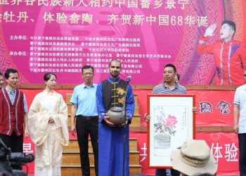 العراقي الذي فاز على أكثر من 4 ملايين طالب يؤسس فريق للذكاء الاصطناعي! | Tech Gigz - تيك كيكز