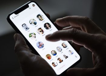 نادي الأثرياء السري … تطبيق “كلوب هاوس”، فما هذا التطبيق؟ وهل هو آمن؟